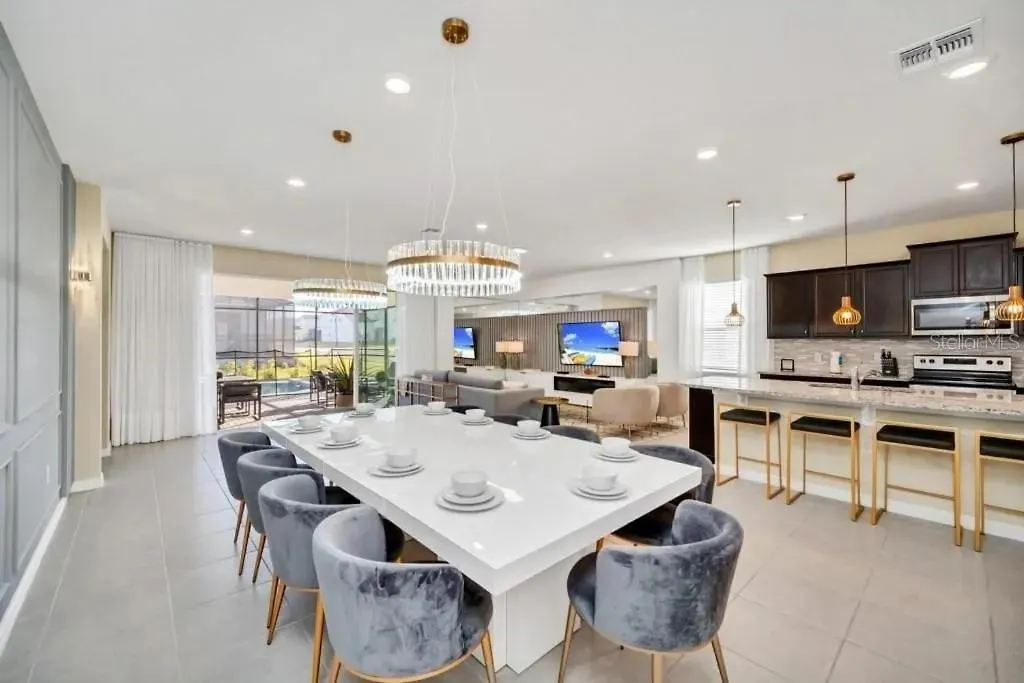 8 Bedrooms- 6 Bathrooms- Windsor Island 2177 Lc Davenport