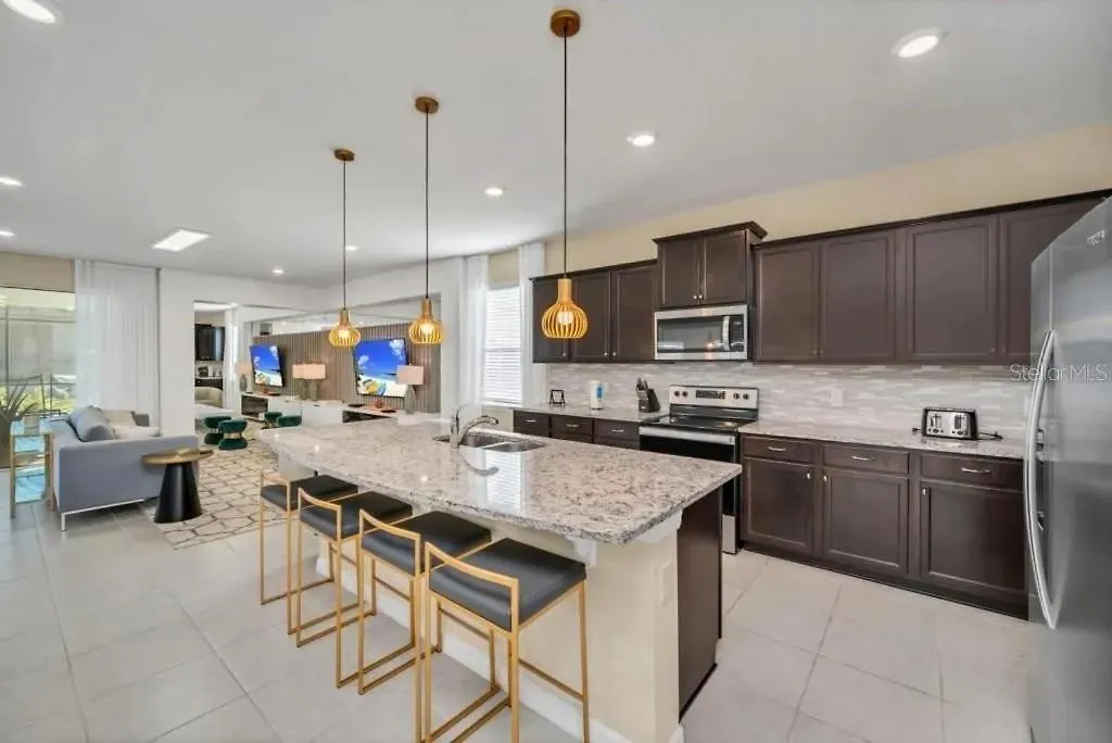 8 Bedrooms- 6 Bathrooms- Windsor Island 2177 Lc Davenport 0*,