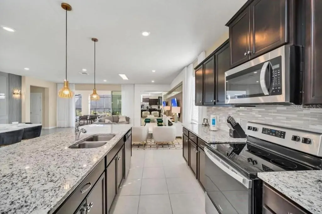 8 Bedrooms- 6 Bathrooms- Windsor Island 2177 Lc Davenport
