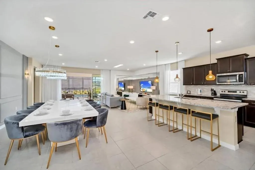 8 Bedrooms- 6 Bathrooms- Windsor Island 2177 Lc Davenport 0*,